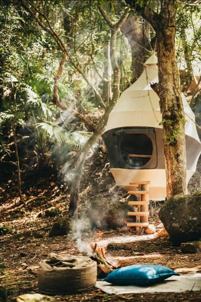 Seedpod, a floating hotel room inspired from the humble seed