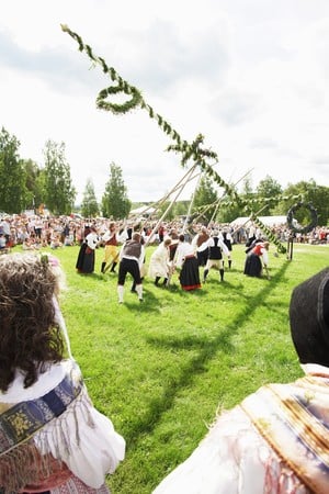 Local labels, local traditions, local bonds